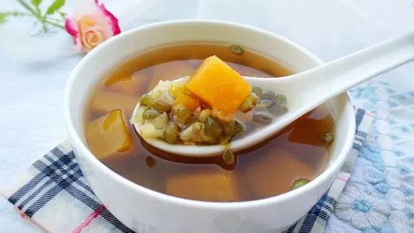 南瓜绿豆汤的功效与作用及禁忌 南瓜绿豆汤的功效与作用及禁忌